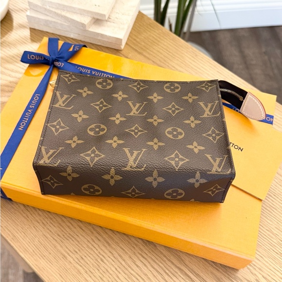 LOUIS VUITTON 2024 Monogram Canvas Toiletry Pouch 19 - Picture 10 of 13